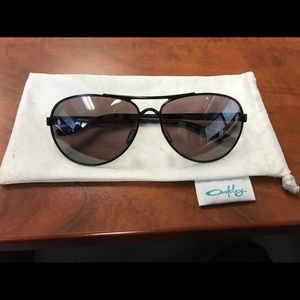 Gently used authentic women’s Oakley Aviators